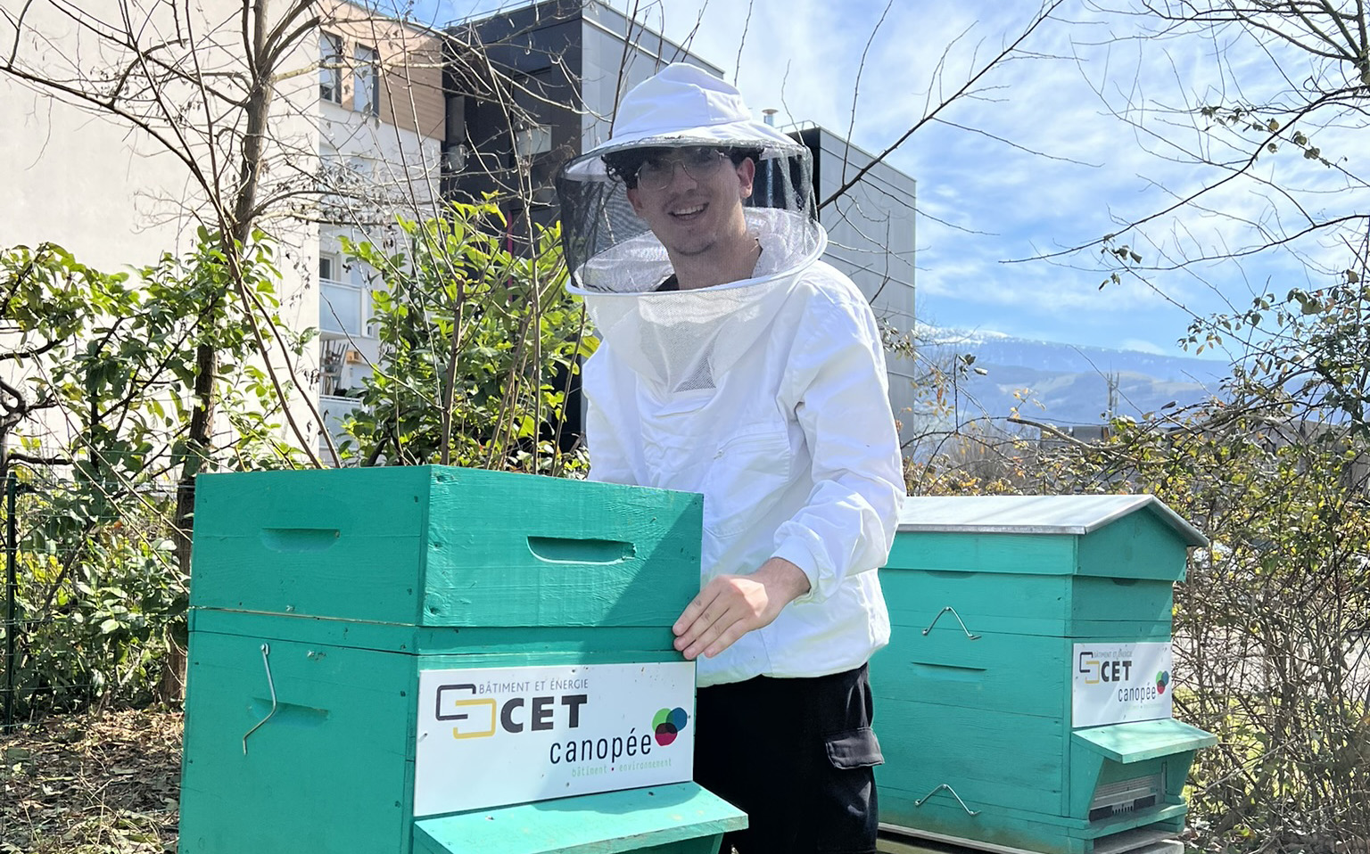 Ethan Quirion Calme découvre l’apiculture avec Bee Abeille